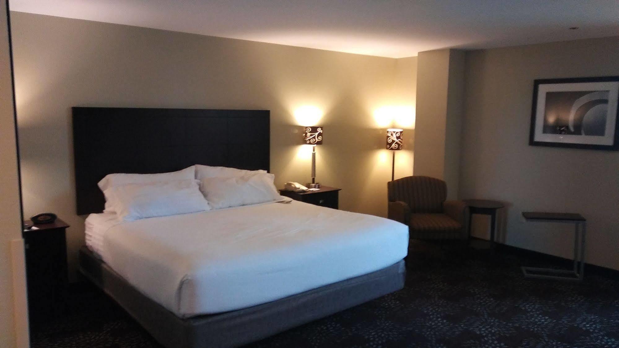 Holiday Inn Express Pittsburgh West - Greentree, An Ihg Hotel Crafton Екстер'єр фото